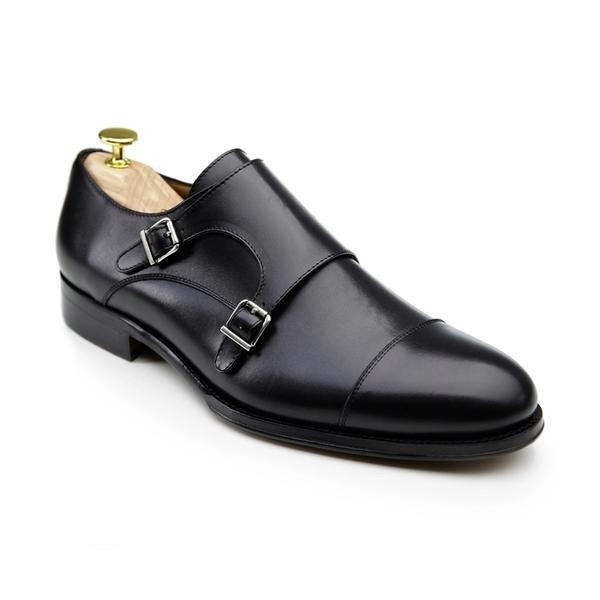 Buty monki – jak je nosić bez najczęstszych błędów w stylizacjach