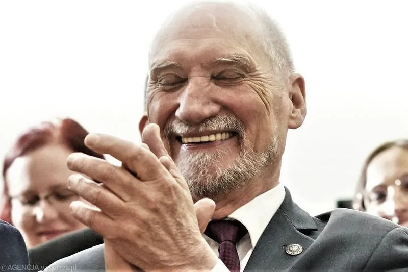 Czy Macierewicz był w wojsku — fakty, mity i kontrowersje