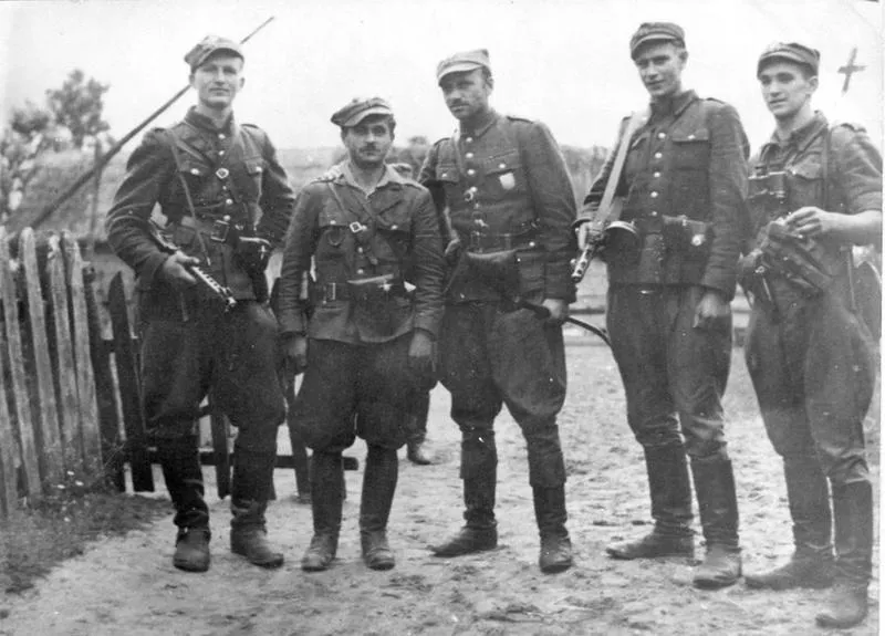 Dlaczego żołnierze niezłomni pozostają wzorem odwagi i determinacji?