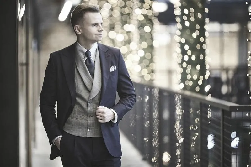 Elegancja bez sztywności: strój koktajlowy męski, który zachwyca