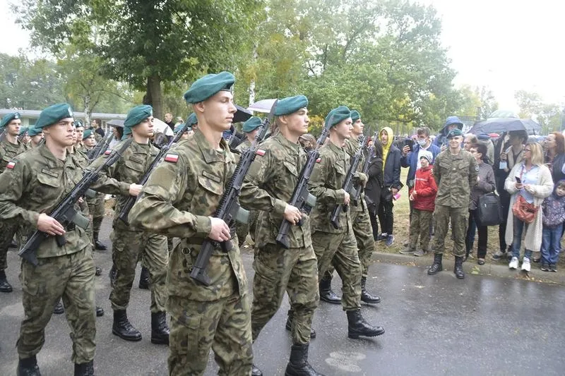 Jak wygląda służba w wojsku? Obowiązki, zarobki i codzienna rzeczywistość
