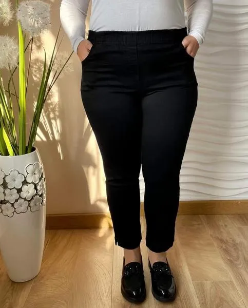 Spodnie do kostek: jak się nazywają i co mówią o twoim stylu