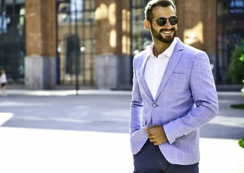 Stylowy gość weselny: Jak wybrać strój męski na wesele z klasą i bez wpadek?