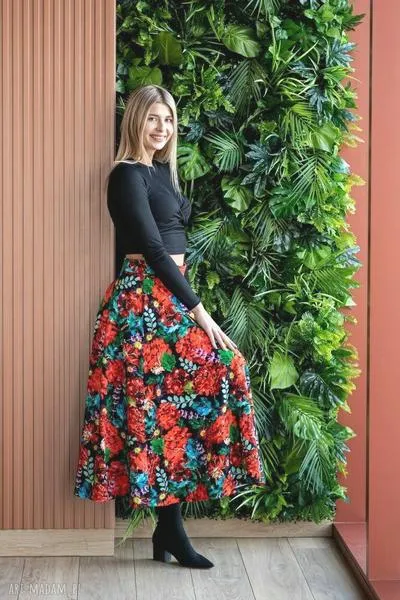 Kolory bluzek do kwiatowych spódnic
